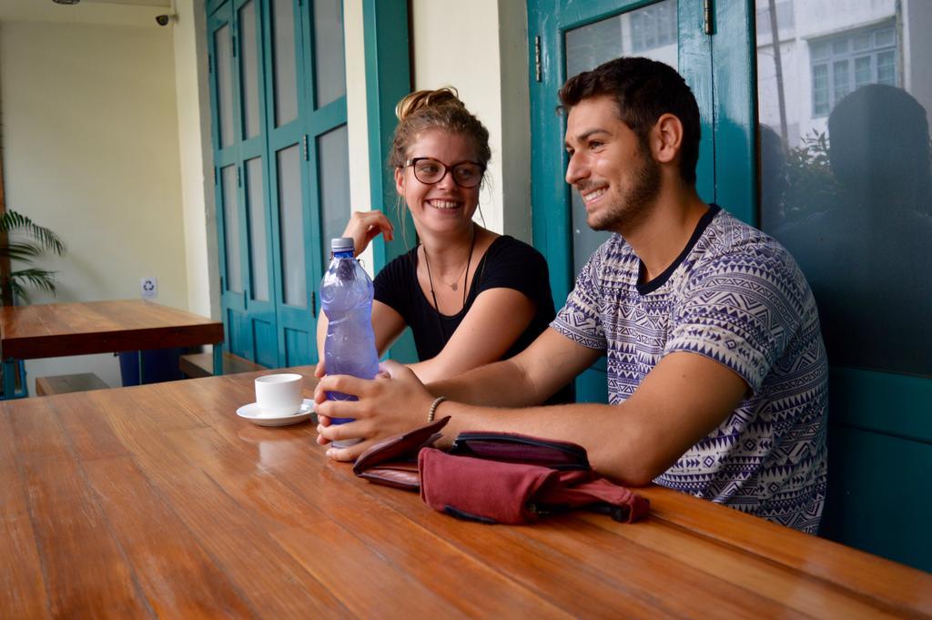 Pickled Tea Hostel Yangon Exteriör bild