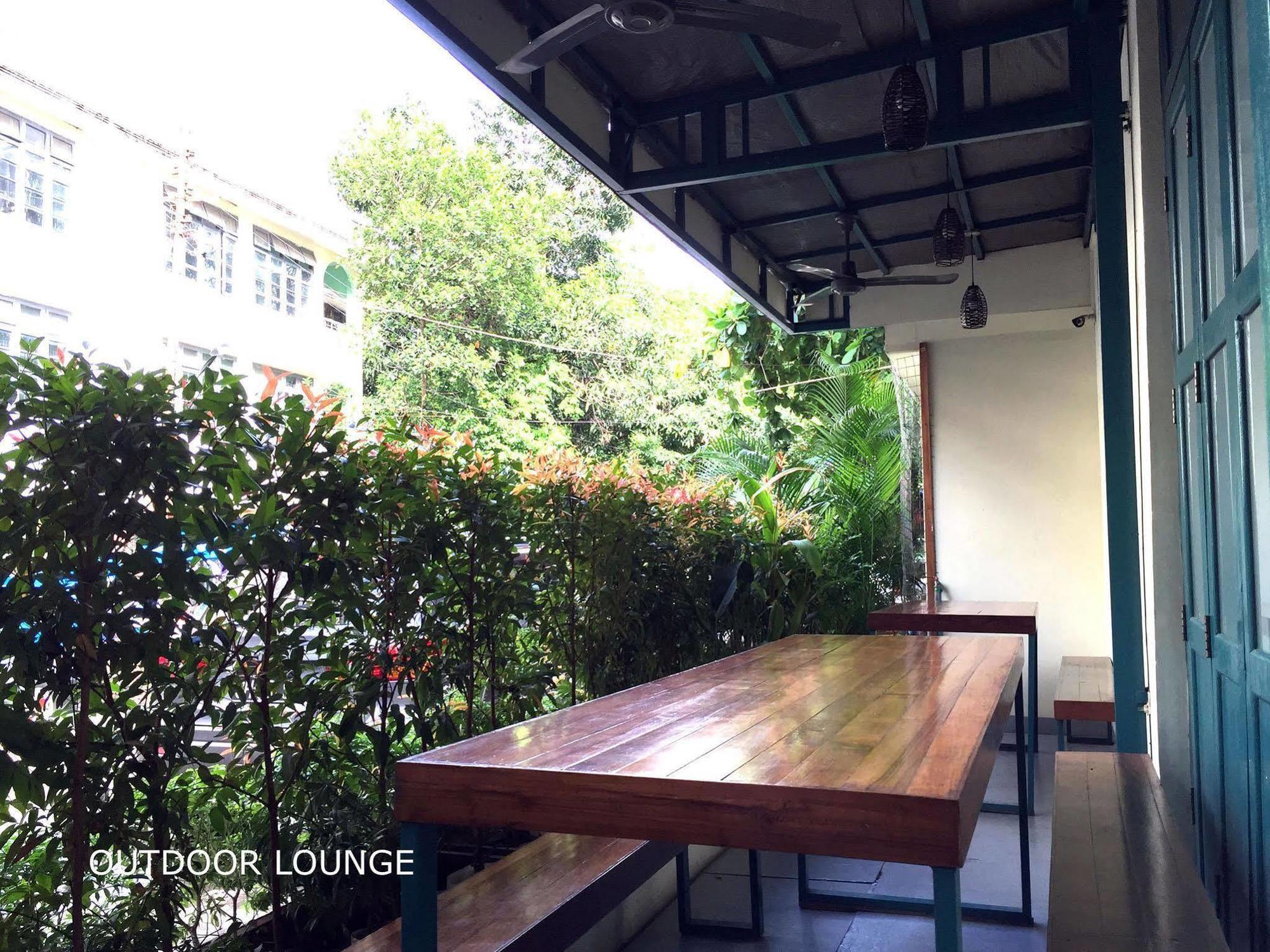 Pickled Tea Hostel Yangon Exteriör bild